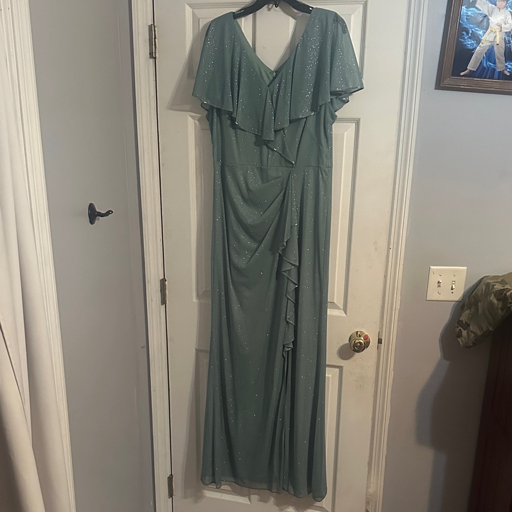 SLNY Green Ruffled Wedding Dress